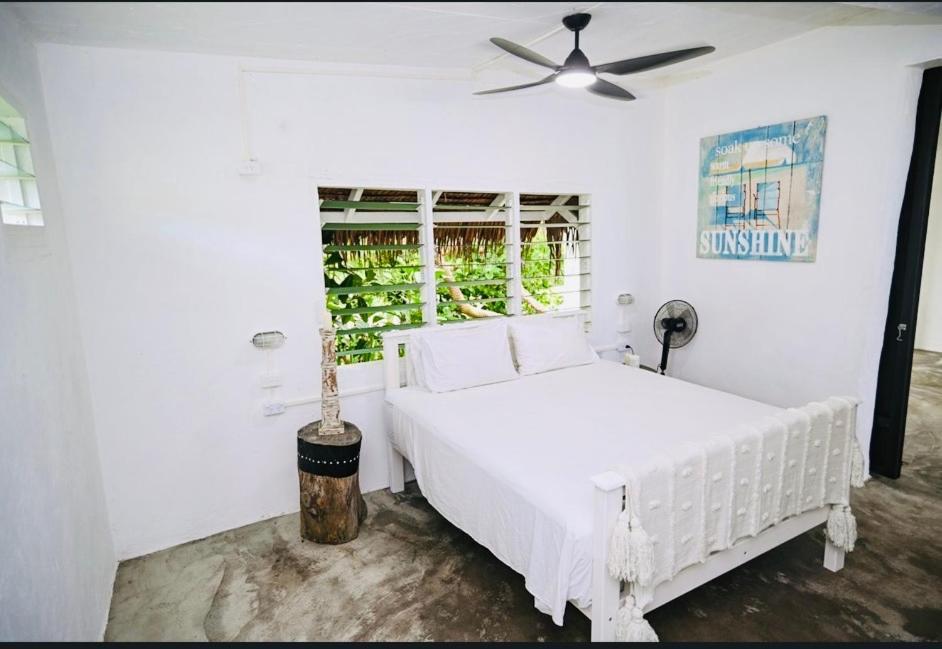 Bed and Breakfast Banana Bay Beach Club Eton Exteriér fotografie
